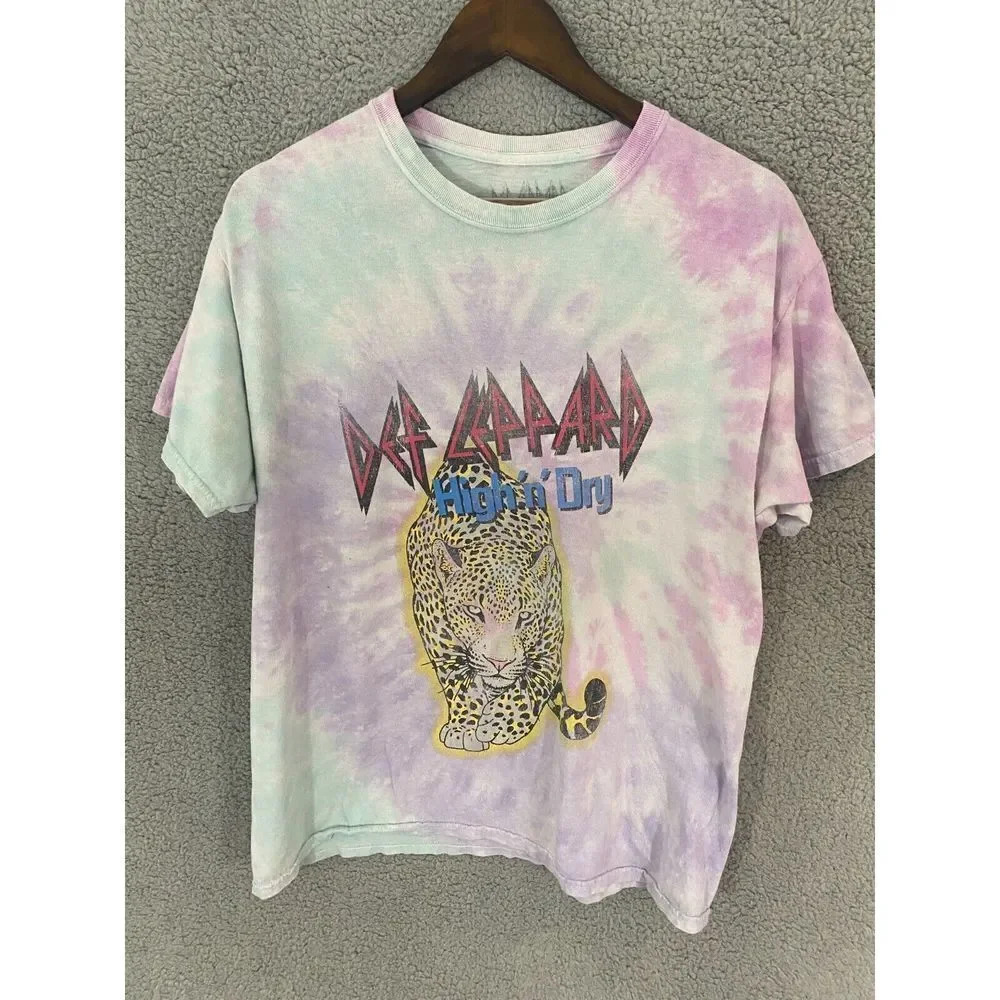 Def Leppard womens short‎ sleeve t shirt Medium high n dry goodie two sleeves